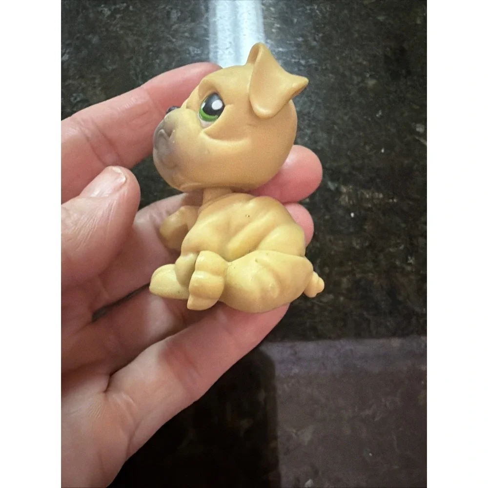 Littlest Pet Shop Tan Bulldog #107 Vintage Collectible LPS 2006 Magnet